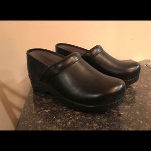 Dansko professional clogs, brand new never worn